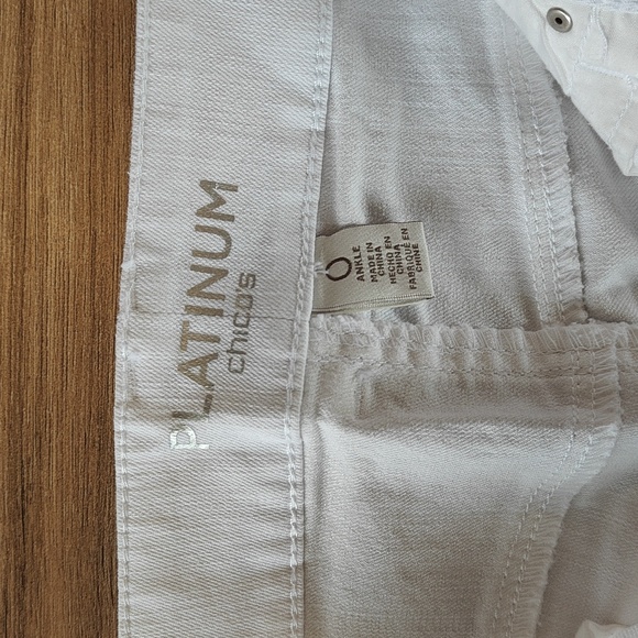 EUC Chico's white ankle jeans - Picture 6 of 6